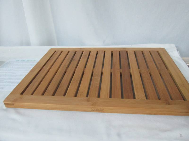 lot 45 image: Oceanstar Bamboo Floor and Shower Mat