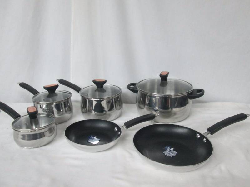 lot 41 image: Paula Dean 10-pc. Stainless Steel Cookware Set