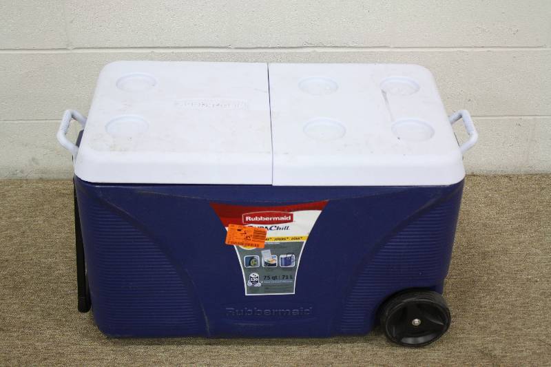 lot 9 image: 75 Quart Rubbermaid Cooler