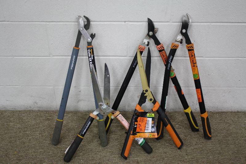 lot 10 image: Fiskars