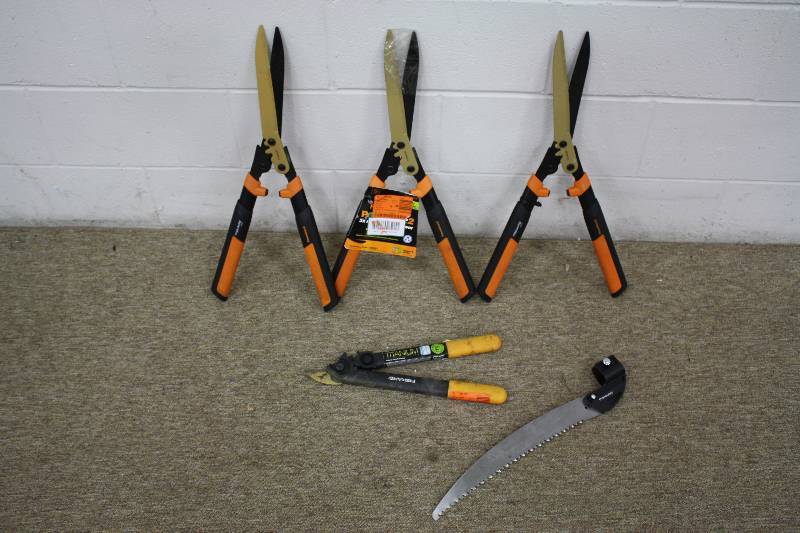 lot 12 image: Shears Saw Blade