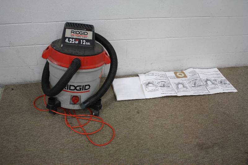 lot 21 image: Ridgid 12 Gal Shop Vac