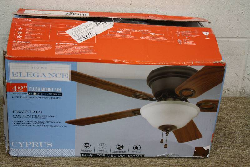 lot 24 image: 42 Lighted Ceiling Fan