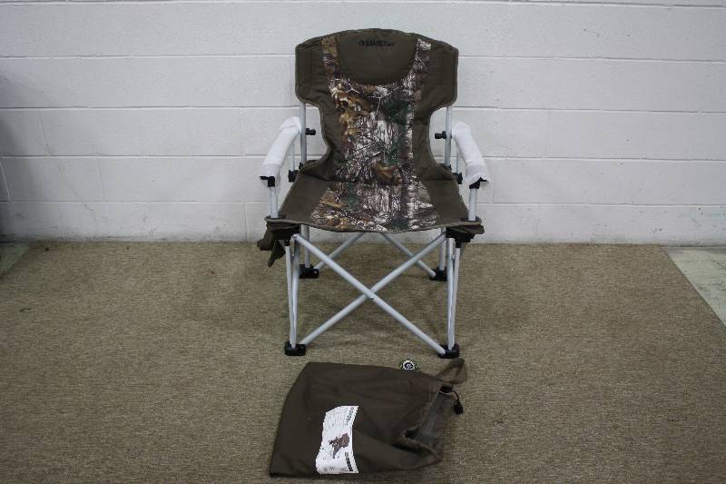 lot 40 image: Gander Mountain Camo Camping Chair