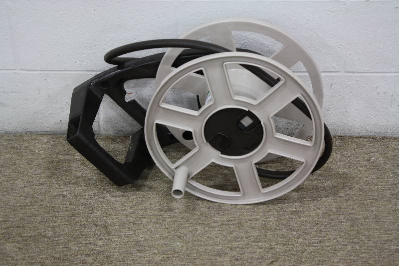 lot 46 image: Mountable Hose Reel