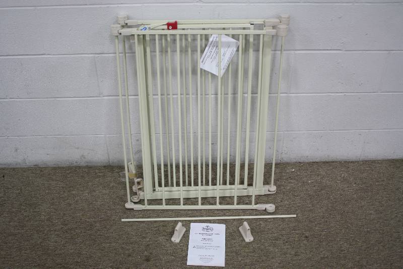 lot 47 image: Extra Wide Baby Gate