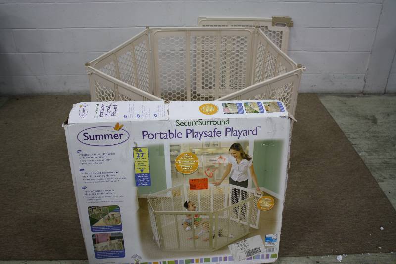 lot 49 image: Portable Play Yard