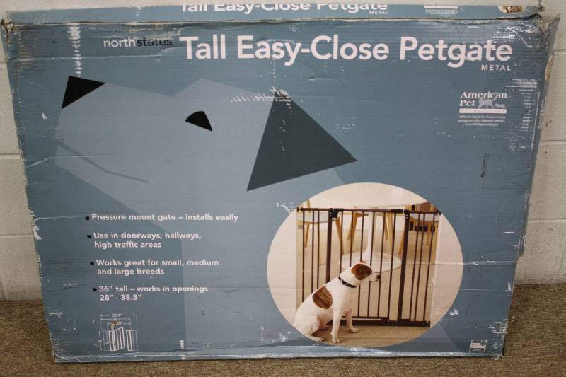lot 52 image: Pet Gate