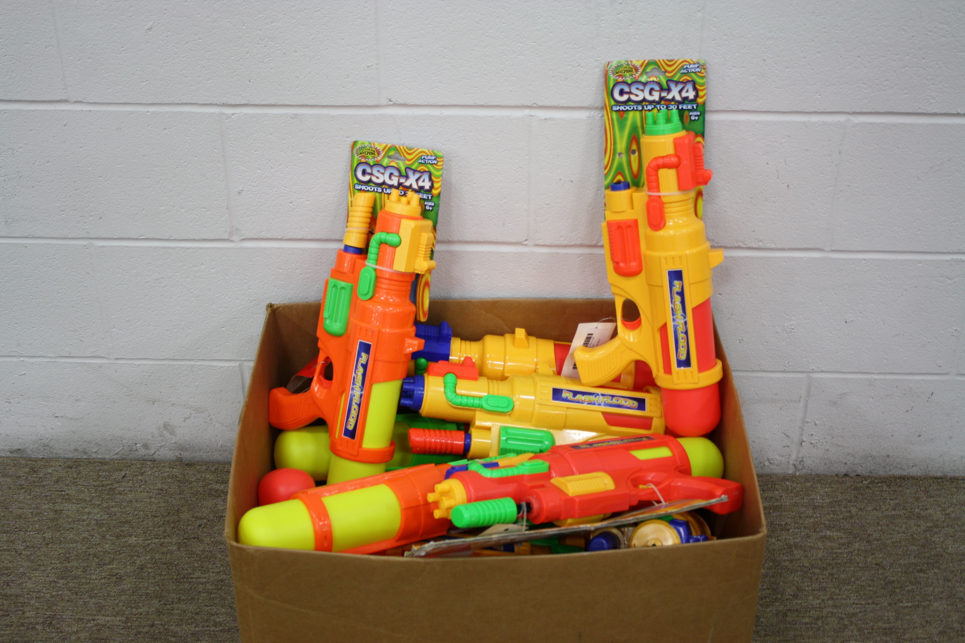 lot 90 image: Waterguns