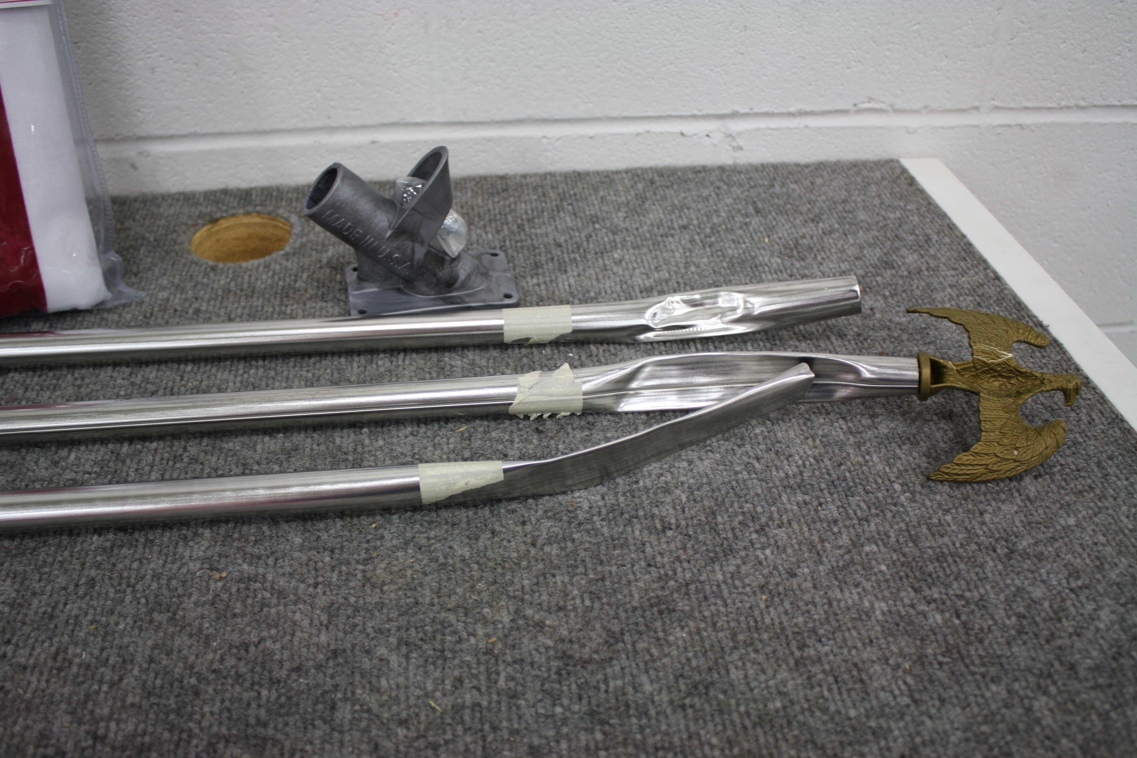lot 91 image: American Flag Set
