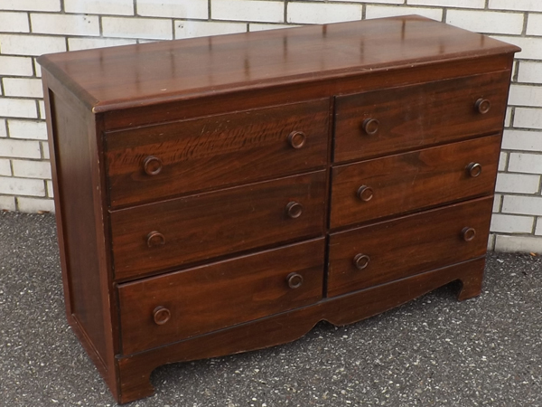 lot 7 image: Vintage Solid Wood Pine Dresser