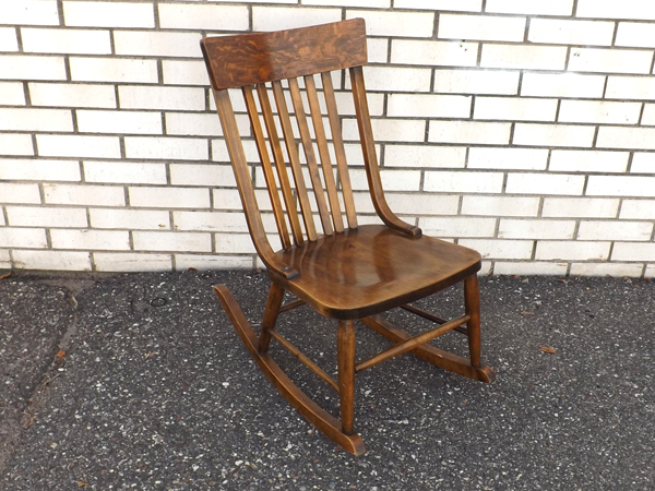 lot 9 image: Antique Wooden Rocking Chair