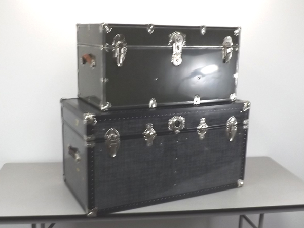 lot 20 image: 2 Vintage Metal Trunks