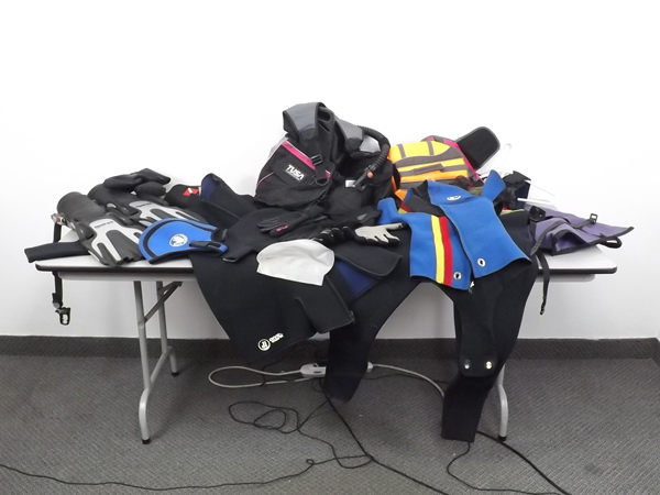 lot 24 image: Large Lot of Quality Scuba Equipment