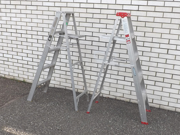 lot 44 image: Pair of 5 Aluminum Ladders