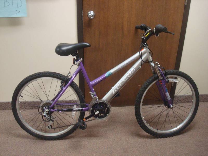 lot 4 image: Magna Great Divide Bicycle, Good Condition...