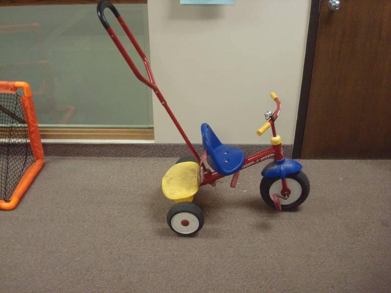 lot 7 image: Kids Radio Flyer Tricycle&nbspWith Handle&n...