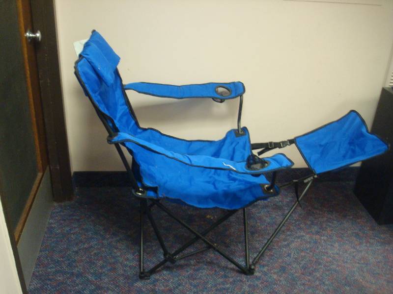 lot 37 image: Captains Folding Chair With Foot Rest, Light ...