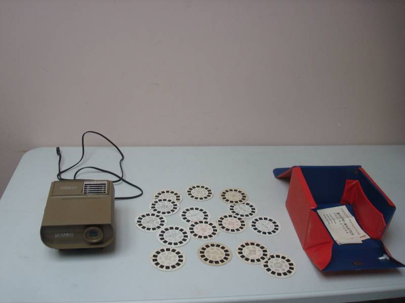lot 66 image: Vintage View Master Projector, With Slides, W...
