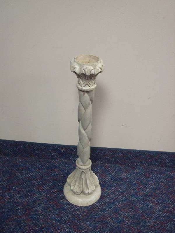 lot 71 image: Standing Decor Pole, Unsure What, Not Metal...