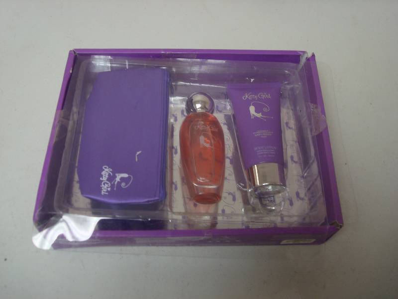 lot 79 image: New Kitty Girl Perfume, Katy Perry Purr Imita...