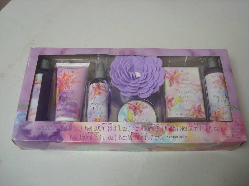 lot 83 image: Purple Lily Body Wash Set, New...
