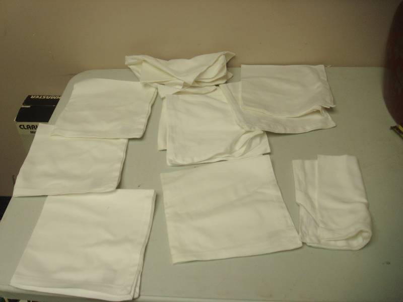 lot 98 image: Lot Of William&nbspSonoma White Cotton Cloth...