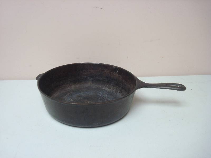 lot 101 image: Wagner Ware Cast Iron Skillet Pan, Size 8, Us...