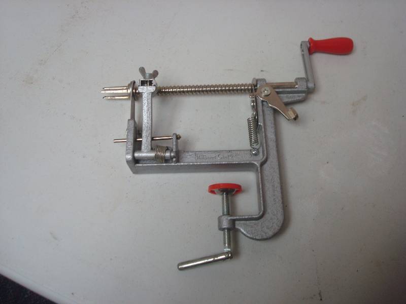lot 114 image: Pamper Chef Apple Corer...