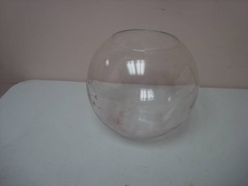 lot 115 image: Large Glass Bowl, Might Be Princess House, Et...