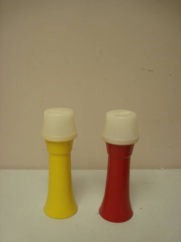 lot 122 image: Pair Of Vintage Tupperware Ketchup And Mustar...