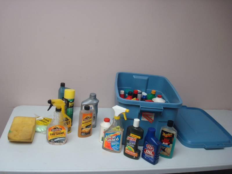 lot 123 image: Bin Filled With Auto Car Service And Cleaning...