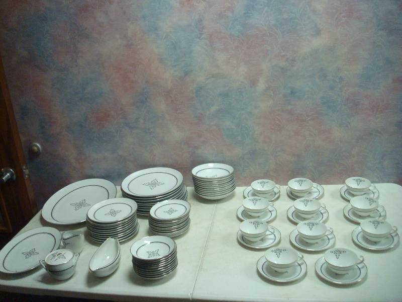 lot 135 image: Large Set Of Fine China Dishes, Style House G...