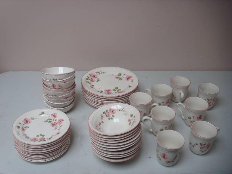 lot 136 image: Set Of Gibson Dishes...