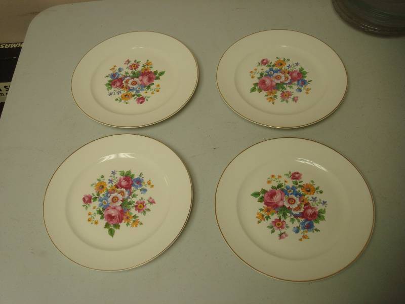 lot 138 image: Vintage Pope Gosser Fine China, Four Plates, ...