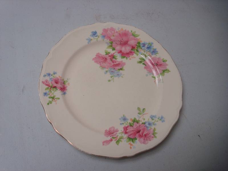 lot 143 image: Vintage Edwin Knowles Fine China Plate, USA, ...