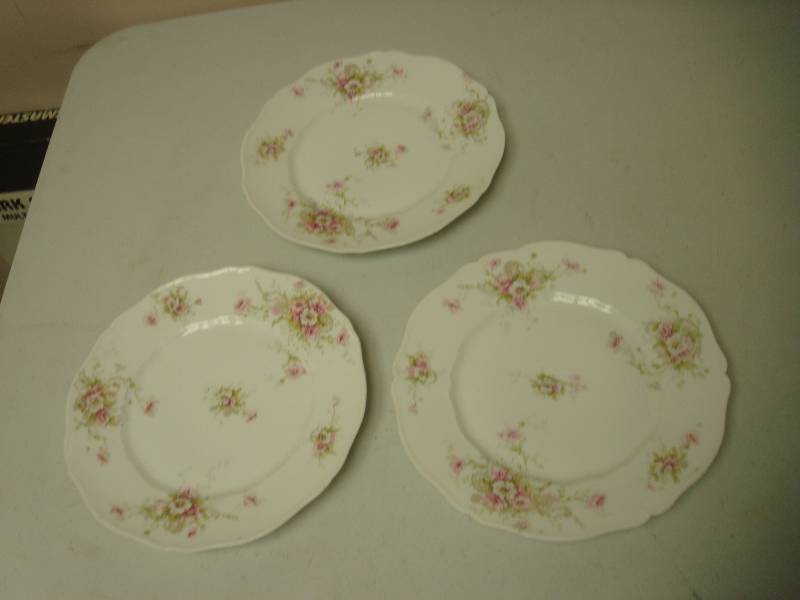 lot 146 image: Three Theodore Haviland&nbspFine China Plate...