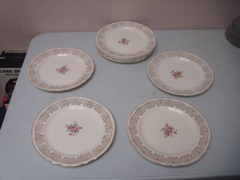 lot 151 image: Set Of 8 Vintage Edwin Knowles Fine China Pla...