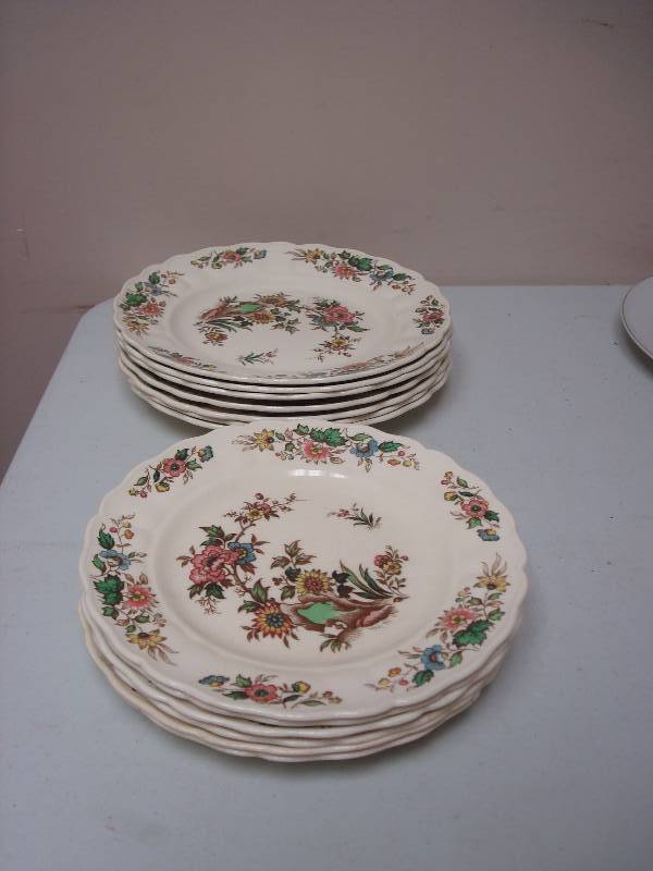 lot 157 image: Vintage Large Lot Of Marlborough Royal Petal ...