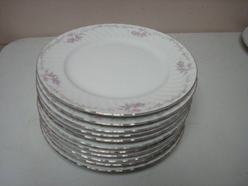 lot 167 image: Large Set Of Golden Standard Porcelain China ...