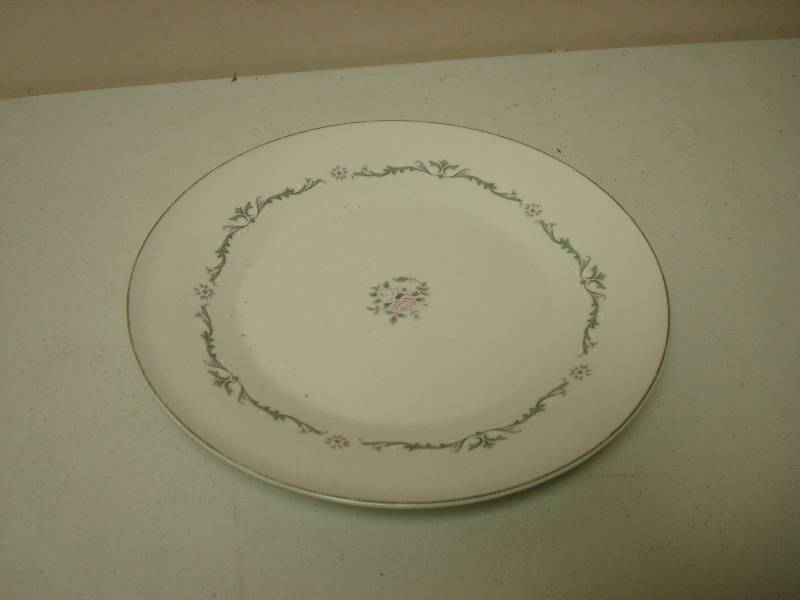 lot 169 image: Signature Collection Select Fine China Plate,...
