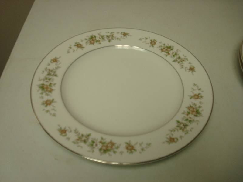lot 171 image: Suffolk Fine Diamond China Plate, Japan...
