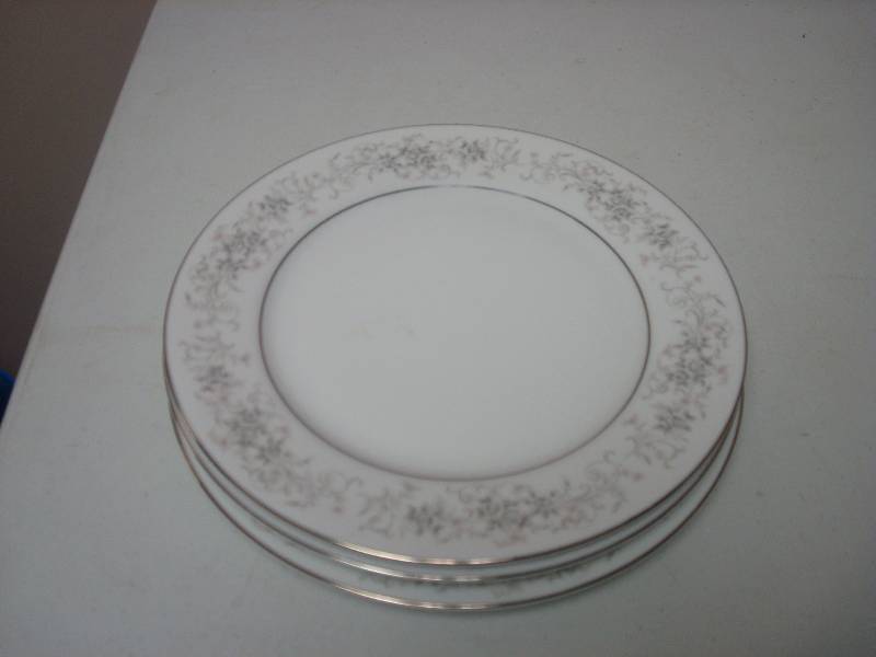 lot 176 image: Set Of Three Camelot&nbspFine China Plates, ...