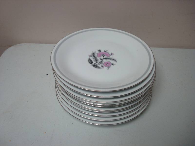lot 182 image: Set Of Ten Royal Embassy Fine China Plates, F...