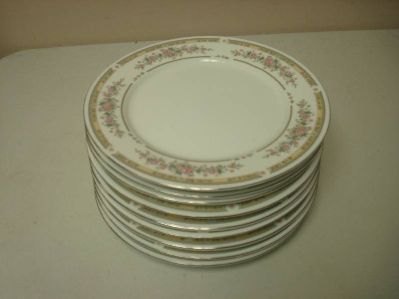 lot 185 image: Set Of Nine Kentfield & Sawyer Fine Porce...