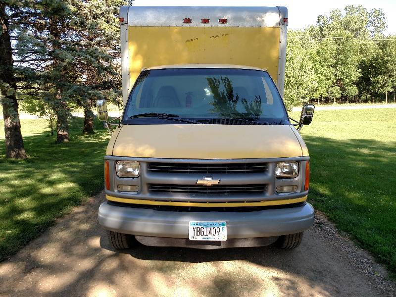 2001 Chevrolet 3500 Cube Van