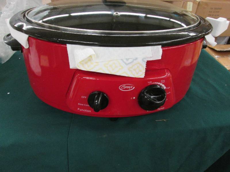 Ginnys Red Oval Slow Cooker out of box, returns, untested Retail $59.99