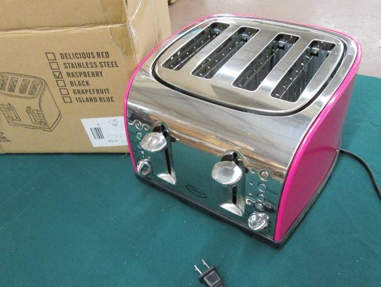 Ginnys Brand 4-Slice Toaster in Raspberry -open box Retail $69.99
