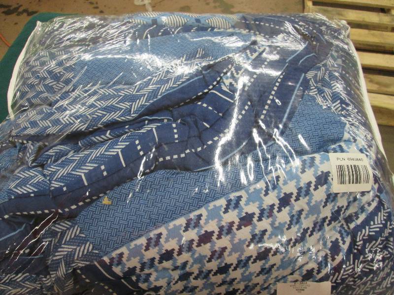 Full Sized Bedding Set Retail $84.9...
