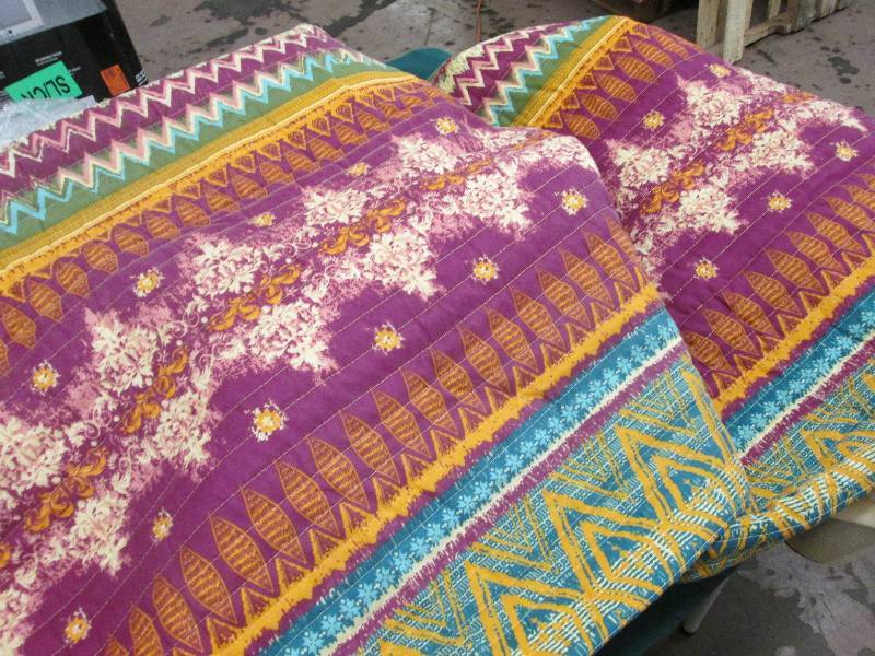  King  Patterned Bedspread Retail ...